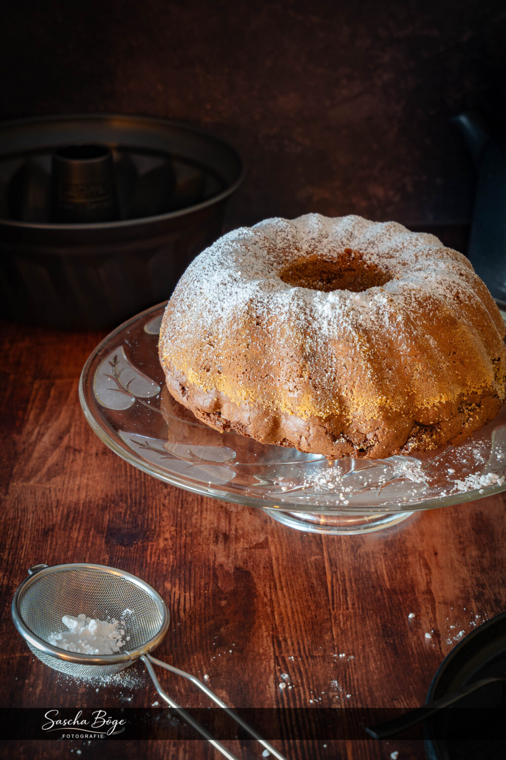 Kuchenstück im Café-Ambiente – Foodfotografie für Konditorei und Gastronomie