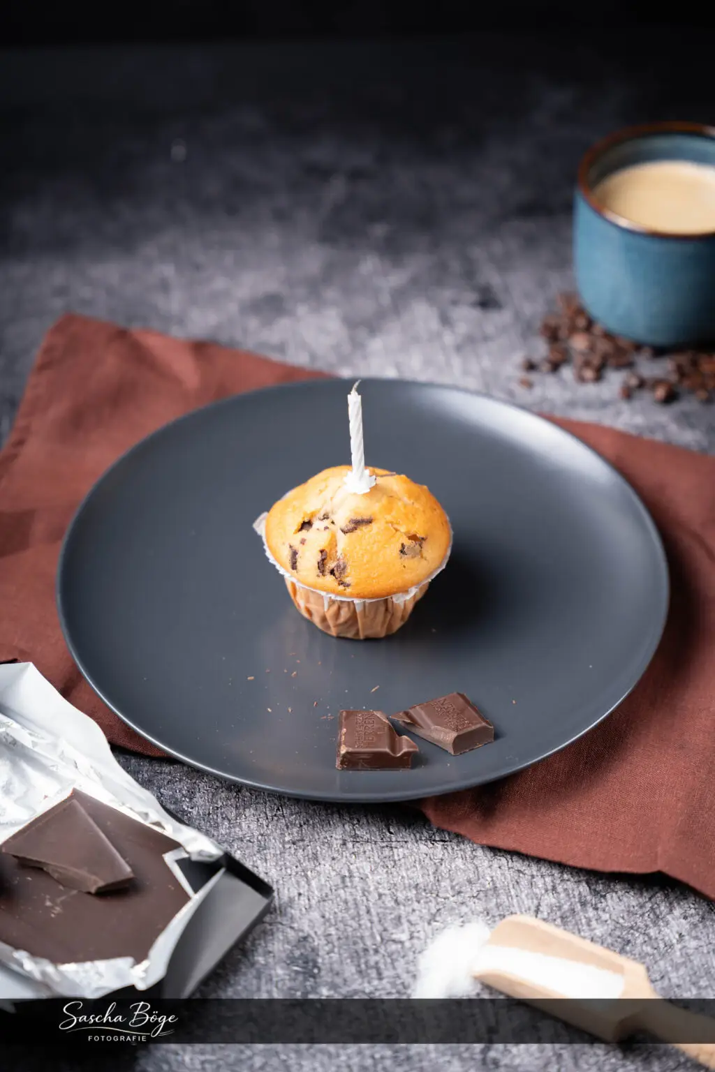 Frischer Muffins auf Teller– Bäckerei-Fotografie für Online-Auftritt